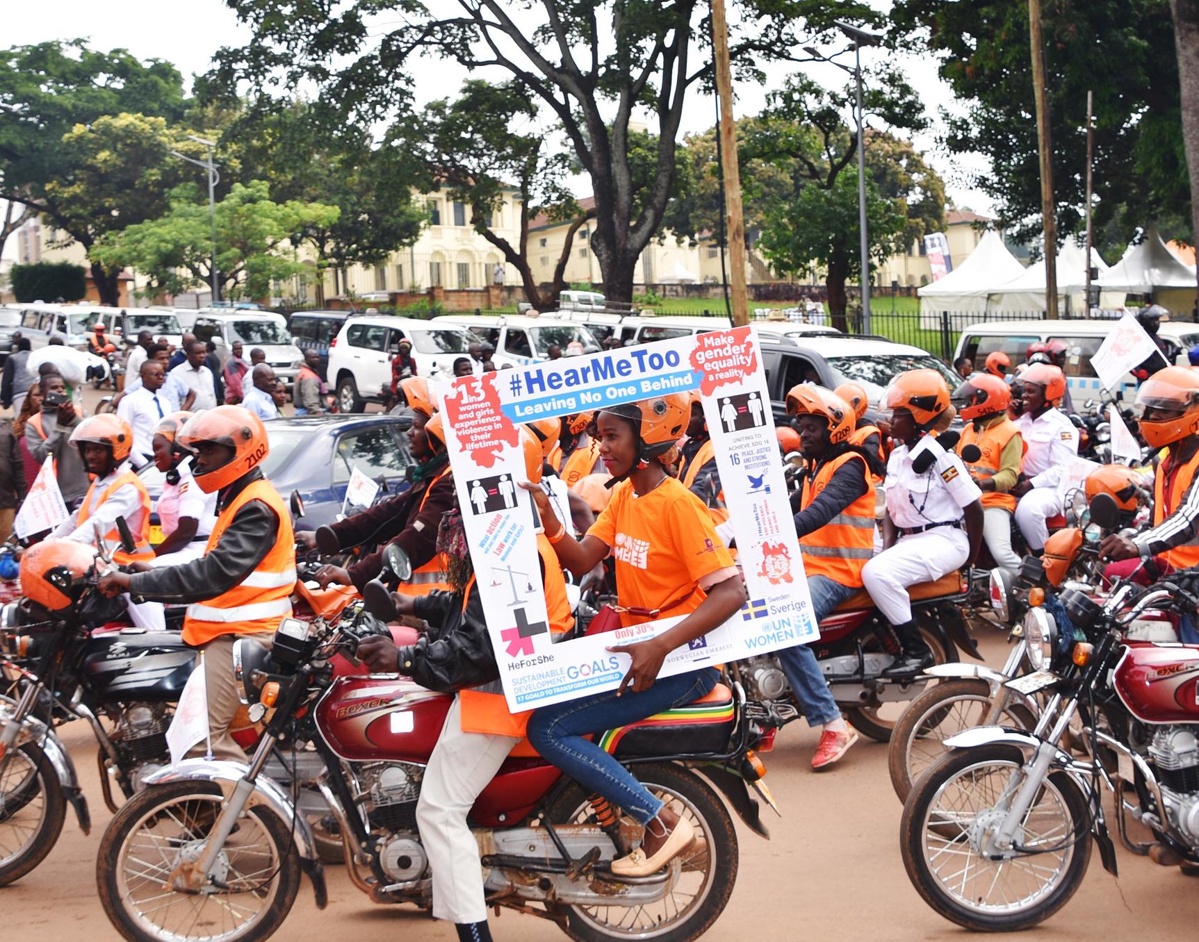 People in Uganda commemorate the 16 Days of Activism against Gender-Based Violence with a bike ride. Photo: UN Women/Martin Ninsiima