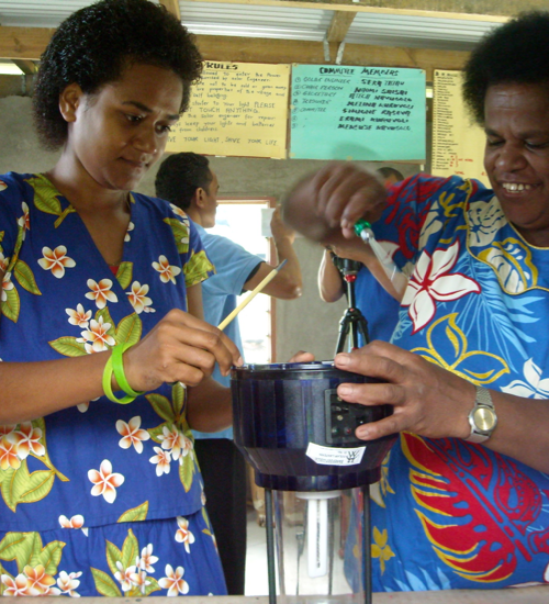 Graduates from Barefoot College showing their skills by installing solar panels in Kadavu. Photo:UN Women/ Laura Cleary