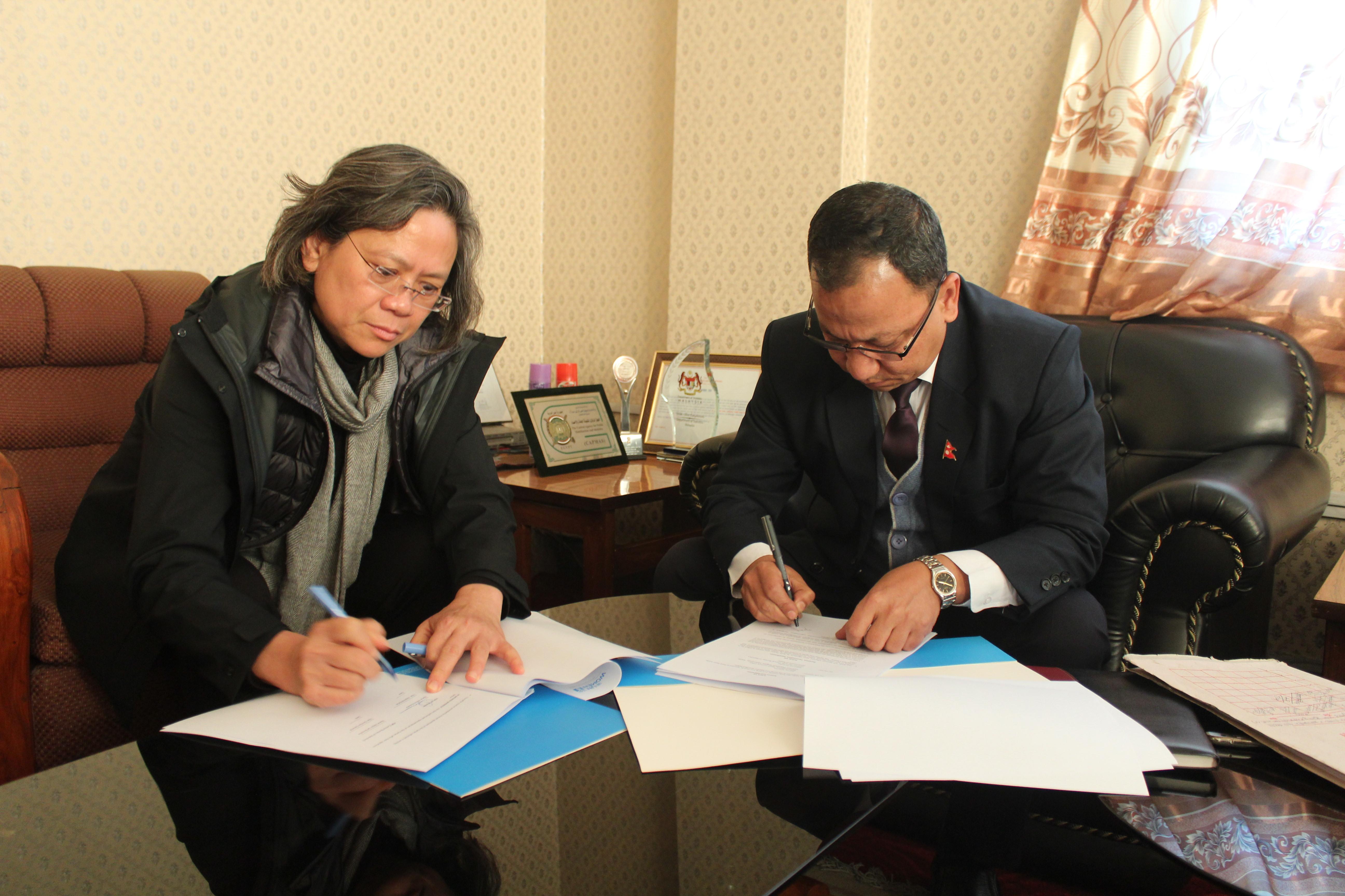Signing of the MOU between UN Women Nepal and Central Bureau of Statistics. Photo: UN Women/Anam Abbas