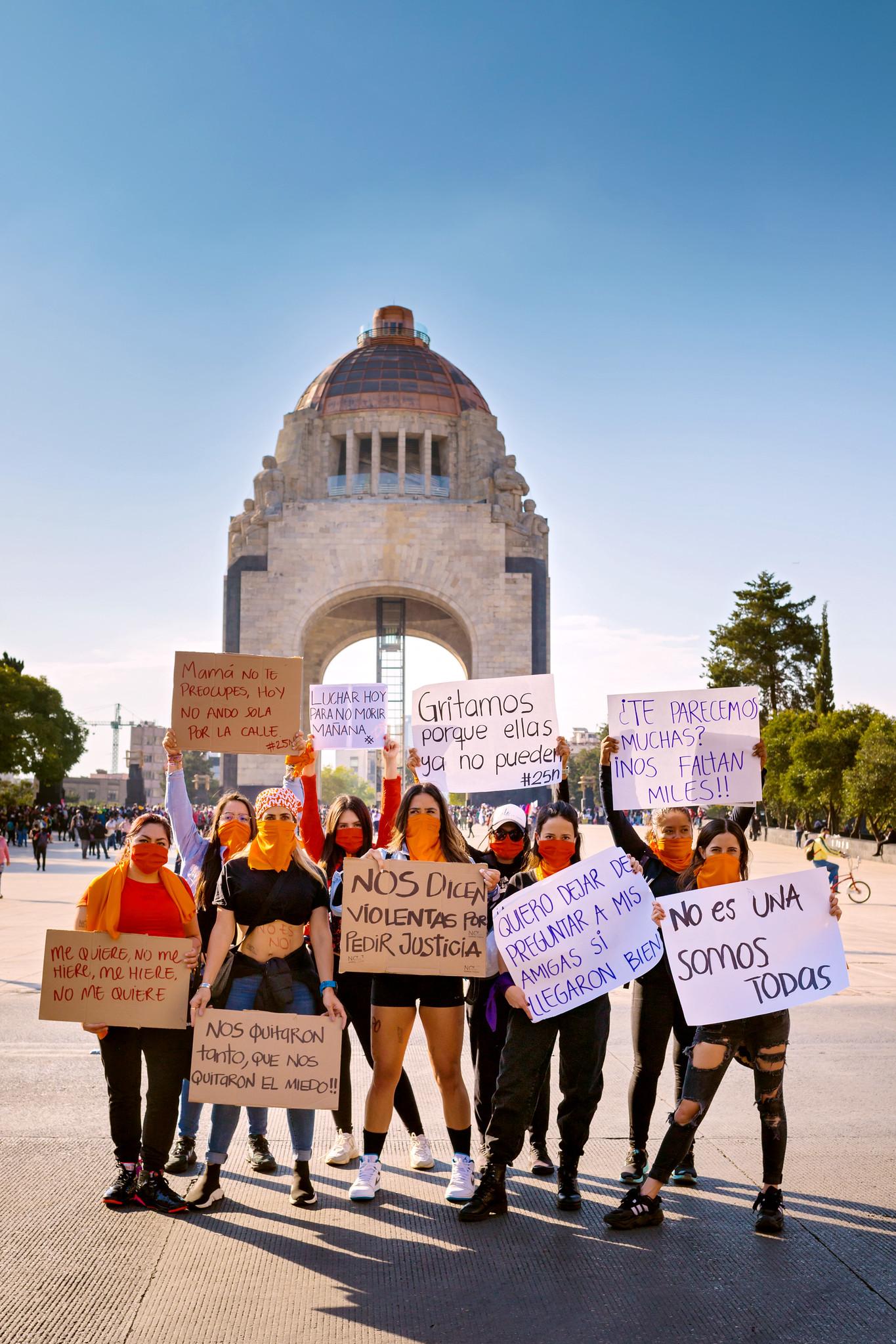 Women in Mexico City  joined the 25th of November demonstration raising awareness towards the elimination of violence against women and girls. Photo: UN Women/Dzilam Méndez
