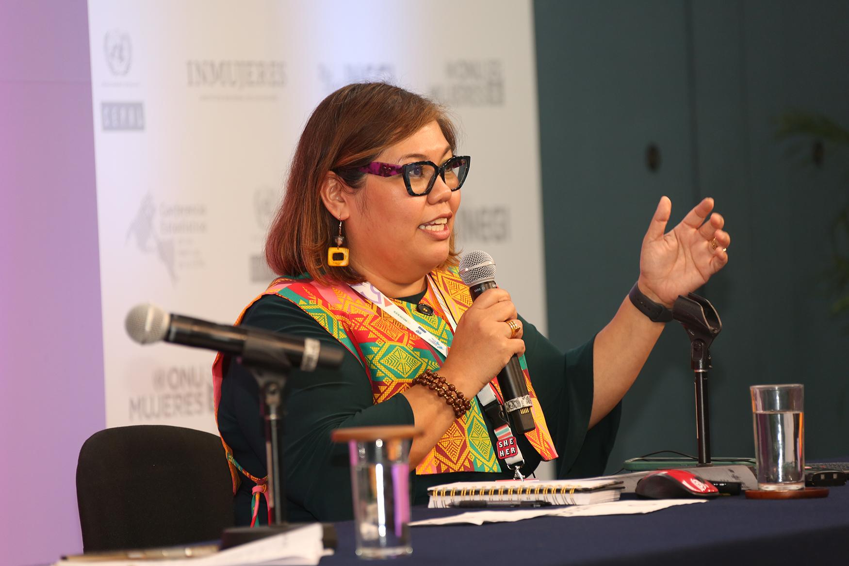 Jessamyn Encarnacion at the International Meeting on Gender Statistics, Aguascalientes, Mexico.