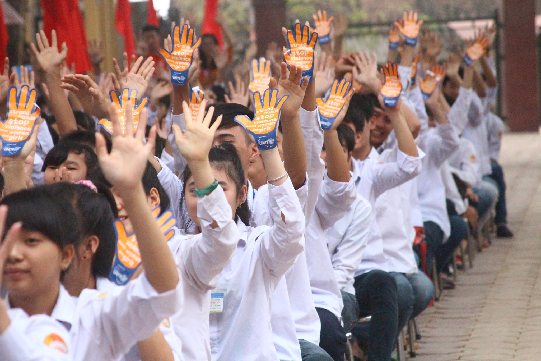 Vietnamese students commemorate the International Day on Elimination of Violence Against Women. Photo: UN Women/Thao Hoang